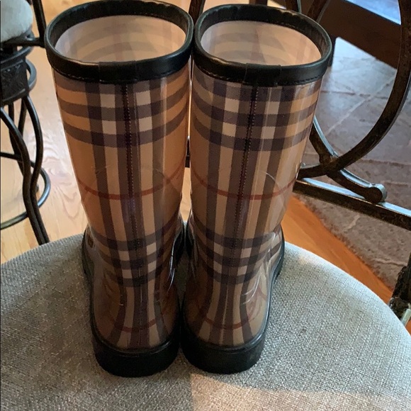 Burberry rain boots - Picture 2 of 8